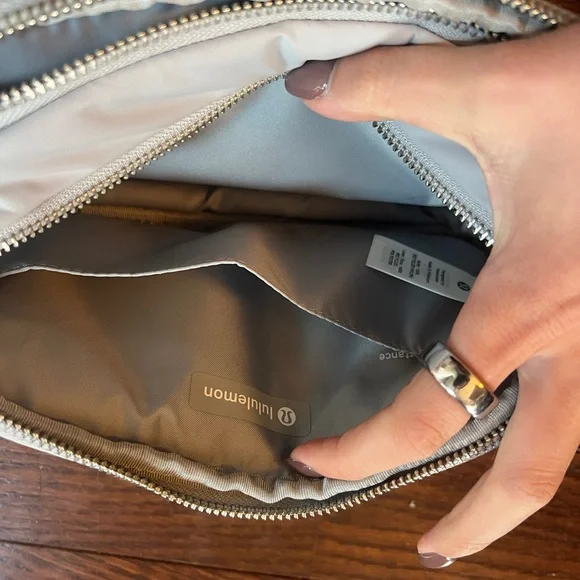 lululemon athletica gray silver crossbody shoulder bag with dual pockets - Picture 7 of 7